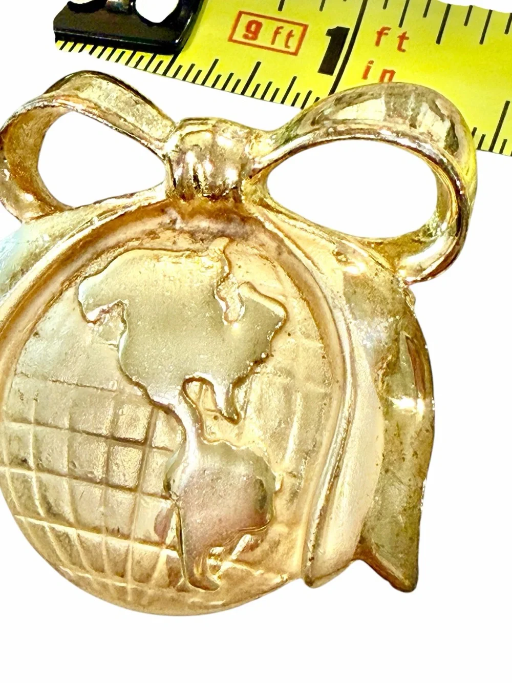 Vintage AJC Gold Tone Globe & Ribbon Bow Brooch Pin - Collectible